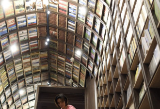 台风降临！“上海最美书店”惨变水帘洞