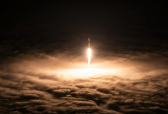 SpaceX用10手火箭将51颗星链卫星送入轨道！