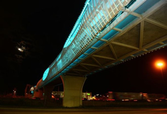 厉害了：世界上最长封闭式过街天桥在大多伦多