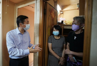 中联办主任访香港笼屋住户: 条件挤迫心情沉重