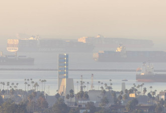 供应链危机：洛杉矶港大批货轮海上排队