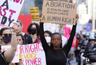 举报堕胎将获一万奖励？ 美数百城市抗议堕胎法