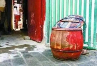 最后一里路：上海1800户仍用手拎木马桶