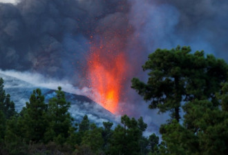 西班牙火山愈发激烈 科学家再发现两处大型缺口