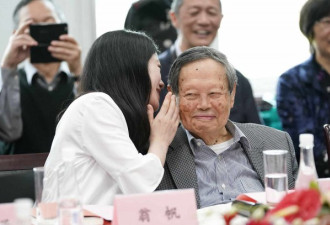 杨振宁虚岁100了 习近平托人向他祝寿
