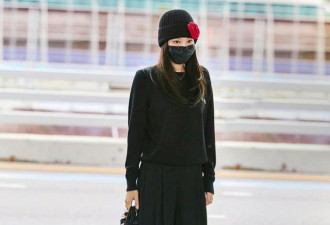 Jennie机场私服安全又时尚，借鉴性很强