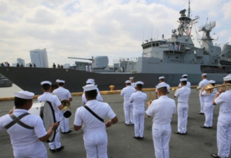 新西兰护卫舰加入英国航母编队穿行南中国海