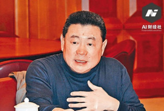 十岁才有床铺睡...你以为他只会追女明星？