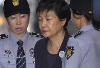 韩娱公司重金买下朴槿惠私宅:等她出狱请她住