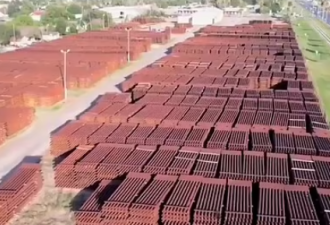 超1亿美元美墨边境墙材料被废弃 上万钢板生锈