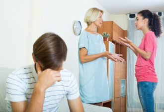 “新型啃老”看似尽孝道 实则老人当保姆