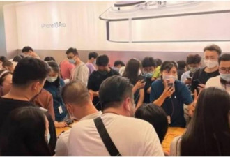苹果新机引中国人爆买 上海断货西安门店遭挤爆