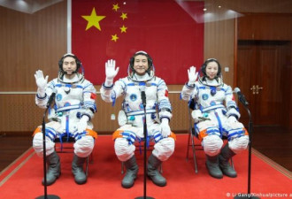 中国眼中关键一战 神舟十三号宇航员完成任务
