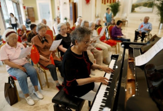 高年钢琴生 60岁学琴有助预防失智症