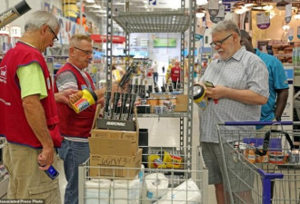 美国佛州进入紧急状态 超市货架被搬空