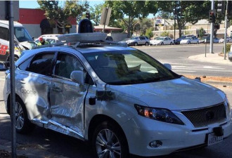 谷歌自动驾驶车辆遇车祸 现场曝光 损毁严重