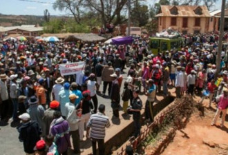 马达加斯加民众抗议示威 导致中资金矿关闭