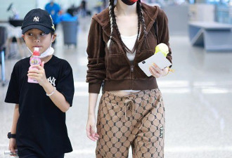 李小璐与甜馨亲子装，看着更像是姐妹