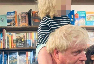 英国首相带娃出街太可爱！金毛发型亮了