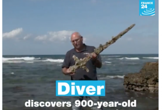 以色列潜水爱好者在水下意外发现900年前宝剑