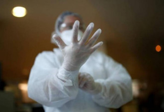 抢发疫情财！CNN：大量污损医疗手套流入美国