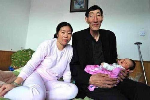 ?国第一巨人鲍喜顺：57岁不听医生劝阻生下儿?，如今??怎样了_身高- 全网搜