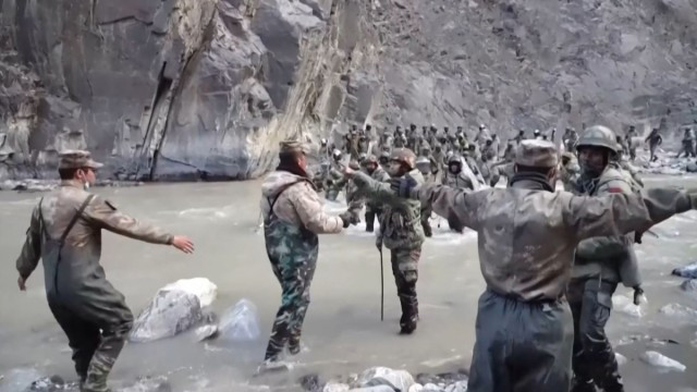 为抗衡?国，印藏边境?察部队增兵驻守?印边境边防哨所和营地