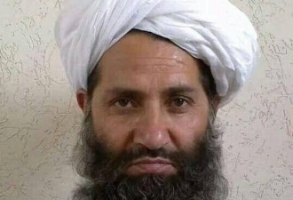 塔利班最高领导人首次公开露面 现场戒备森严