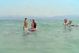 金星游泳视频被翻出 播放超过800万 泳姿太美