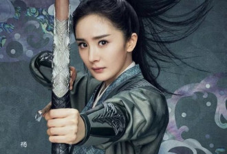 杨幂又演少女！发际线后移眼神沧桑 磨皮难掩