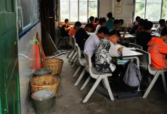教培时代落幕:新东方捐桌椅 学而思卖教具