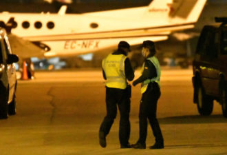 乘客自称不适 飞机降西班牙小岛20人逃跑
