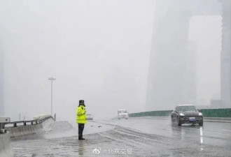 直击！北京昨初雪又急又猛 “断崖式寒流”报到