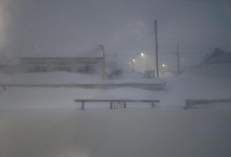 暴雪下的北方：已致1死 被1米多高的雪堵住家门