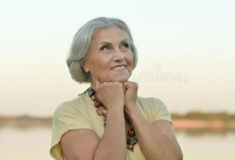 57岁大妈：没房没退休金 想娶我必须满足这4点