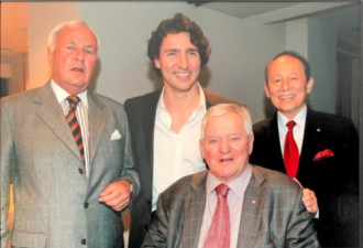 加拿大首位华裔内阁官员被评舒立克商院校友奖