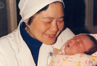 中国第一个试管婴儿33岁了 她回到了出生的医院