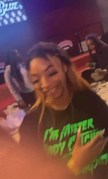 音乐会8人死亡的Drake被曝夜店狂撒百万美钞！