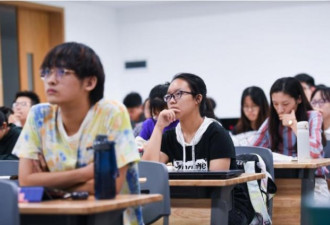 中国高校教师跌入社会底层？