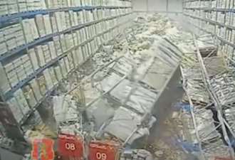超市货架崩塌 员工惨遭“二次”倒塌活埋