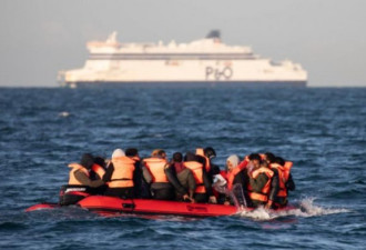 突发！法国一艘载满移民的船只沉默 至少27死