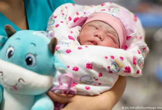 中国出生率跌至43年来最低，疫情影响生娃？
