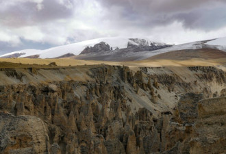 西藏神秘之地 喜马拉雅山下现惊世地裂