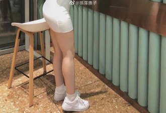 中国高颜值98年性感妹脱衣自拍，曲线一览无余