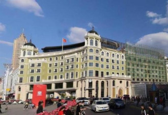 哈尔滨一酒店长到9层 执法部门:违建但拆不了