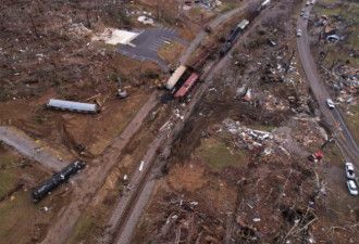 龙卷风袭美 恐逾50死 伊州亚马逊仓库倒塌