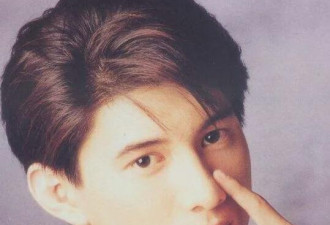 男星被妻子暗讽不行 离婚娶小17岁花旦
