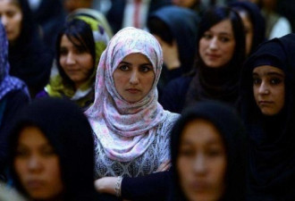 当局批准！阿富汗女性上街示威争取权益