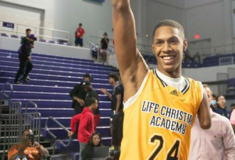 6岁截肢，17岁打进NCAA！怒夺扣篮大赛冠军
