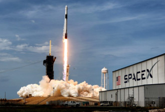 SpaceX再创新里程碑:成功完成100次火箭回收